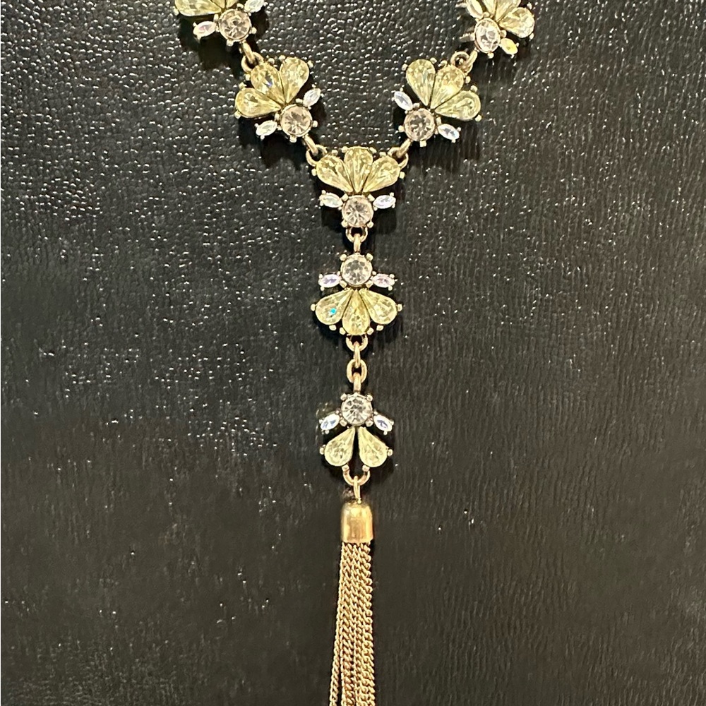 Elegant Gold Floral Necklace